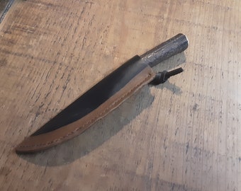 Couteau de chasse vintage au manche en bois de cervidé et son étui en cuir