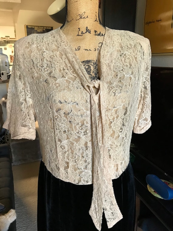 W36”! Classic vintage 1940’s/40s lace and black ve
