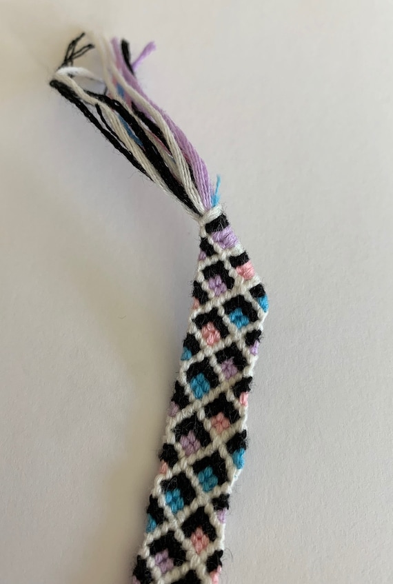 Friendship Bracelet Alternating Diamonds