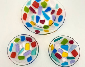 Comme des bonbons dans un plat !  J'adore ces bols !  Couleurs arc-en-ciel !
