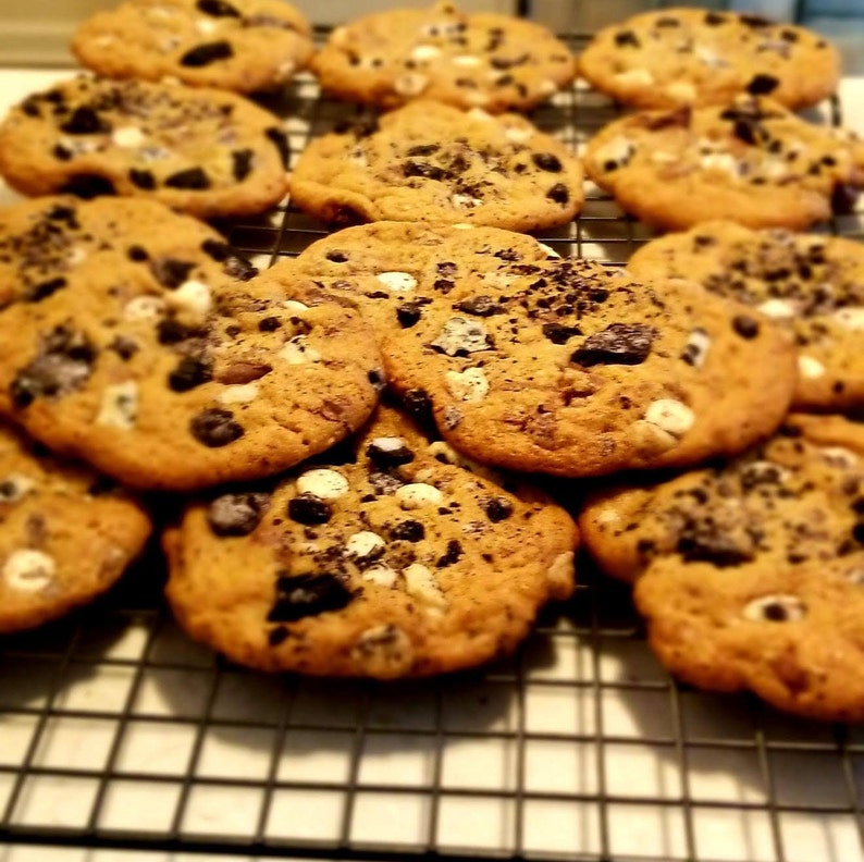 DonMiggy's Best Ever Chocolate Chip Cookies and Cream image 5