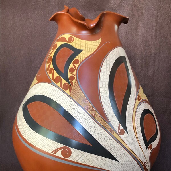 Mata Ortiz Pottery by Diego Valles "Ramo de Alcatraces"