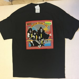 May include: Black t-shirt with a graphic of the KISS band album cover "Hotter Than Hell".