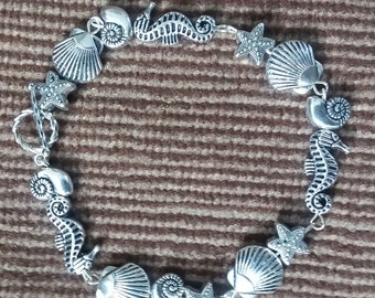 Pulseira com pingentes de concha: joias de praia para o verão