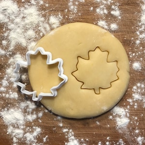 Maple Leaf cookie cutter, Polymer clay cutter, Earring cutter, Jewelry cutter, Ornament cutter, Geometric shape, canada party favor
