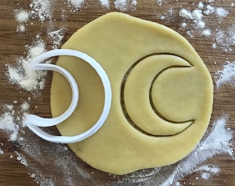 Crescent moon cookie cutter, Polymer clay cutter, Earring cutter, Jewelry cutter, Mini cookie cutter, Half Moon cutter, Fondant cutter