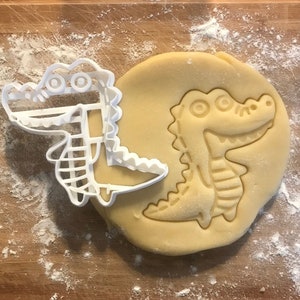Crocodile cookie cutter, Crocodile gifts, Alligator cookies, Reptile lover gift, Christmas stocking stuffer, fondant cutter, Gift for mom