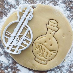 Potion flask cookie cutter, Magic Magical potions, Witchcraft witch wicca occult, Dnd RPG fantasy, Pastry Fondant Dough Biscuit Clay stamp