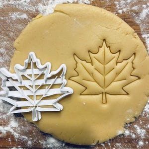 Maple Leaf cookie cutter, enchanted woodland tree foliage biscuit, autumn fall kids birthday party ideas, Pastry Fondant Dough, Cookie stamp