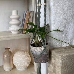Maceta colgante de macramé moderno, soporte para macetas de interior, colgador de flores bohemio, accesorios para plantas, regalo para amantes de las plantas
