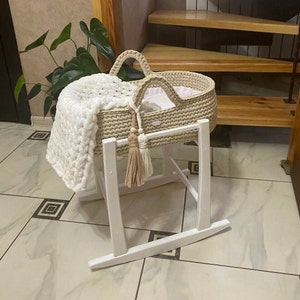 Cuna de juguete blanca con soporte, cama pequeña para muñecas, cuna para bebés prematuros, cesta de moisés para muñecas, cesta para muñecas de ganchillo, lugar para dormir para muñecas