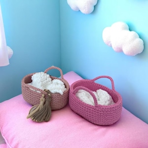 Berço de crochê feito à mão para bonecas, cesta para carregar brinquedos, berço para bonecas renascidas, presente de faz de conta perfeito para meninas e filhas pequenas