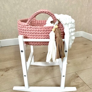 Carrinho de boneca feito à mão, carrinho de boneca de fio de algodão com roupa de cama de linho, berço de brinquedo com balanço, presente de 1º aniversário ou chá de bebê
