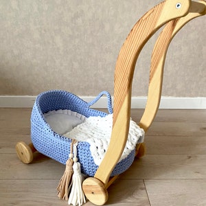 Rieten poppenwagen van Montessori met beddengoed, duwwagen voor peuters voor poppen, wieg en wagen van Moses, perfect eerste verjaardagscadeau voor meisjes