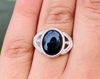 Black Onyx Ring/ Sterling Silver Handmade Ring/ Minimalist Ring/ Dainty Ring/ Gemstone Ring/ Ring for Mom/ Gift for Mom/ Christmas Gift