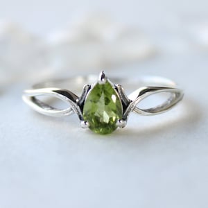 Peridot Ring 925 Sterling Silver Ring Handmade Gemstone Ring August Birthstone Ring Stacking Ring Gift for Her