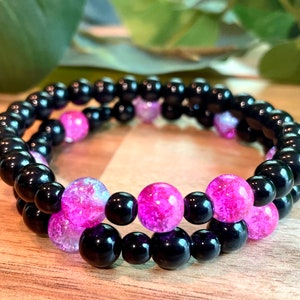 Kralenarmbanden voor dames | zwarte kralen geaccentueerd door roze glaskralen | Elastische armband | elastische armband