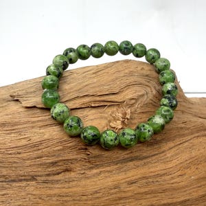 Pulseira de rubi zoisita de 8 mm, pulseira elástica com contas de pedra preciosa natural, joia artesanal de pedra verde, presente.
