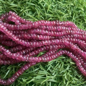 Rubinperlen - Edelsteinstrang 4-5 mm - Natürliche runde, glatte Rubinperlen für die Schmuckherstellung - Lieferung von roten Edelsteinperlen