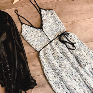 Patrón de crochet para vestido Pothos: Diseño de ballet lírico con punto de pluma (patrón en PDF)
