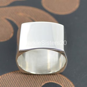 Fyrkantig signetring i sterlingsilver, grovt brett band