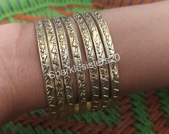 Conjunto de brazaletes de latón hechos a mano: Brazaletes dorados apilables, juego de 7