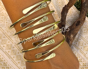 Conjunto de brazaletes de latón crudo: pulseras ajustables y apilables de estilo bohemio