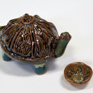 Ceramic turtle &quot;Petal&quot; with feeding bowl