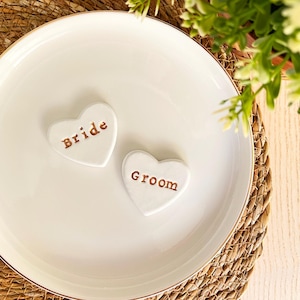 Decoração de casamento em formato de coração para noivos - Etiquetas para cartões de lugar - Decoração de casamento em cerâmica - Decoração de mesa principal - Detalhes do casamento