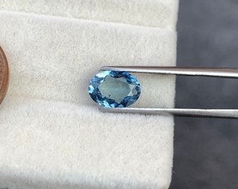 AAA Santa Maria-aquamarijnedelsteen: donkerblauw ovaal geslepen (8,20 x 6 mm)