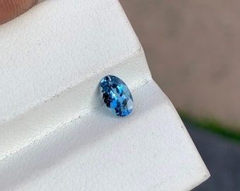 AAA Santa Maria-aquamarijnedelsteen: donkerblauw ovaal geslepen (6 x 4 mm)