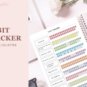 Può includere: Un tracker di abitudini stampabile con uno schema di colori arcobaleno. Il tracker include un elenco di abitudini da tenere traccia, come allenamento, diario, lettura di un libro, bere 2 L di acqua, ascoltare un podcast, yoga, niente caffeina e niente telefono. Ogni abitudine ha una riga corrispondente di quadrati da spuntare.