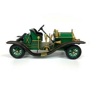 Green Sportwagen Metal Model