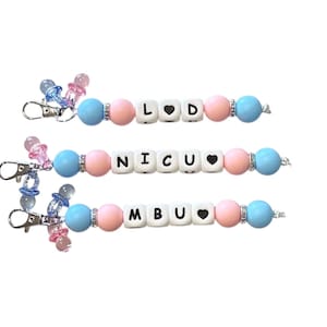 Neugeborenen-Schulter RN | Geburtshelferin | Baby Krankenschwester nach der Geburt | Baby Decke Silikon Perlen Keychain | Neugeborenen Krankenschwester | Rosa Blau Charm | Geschenke