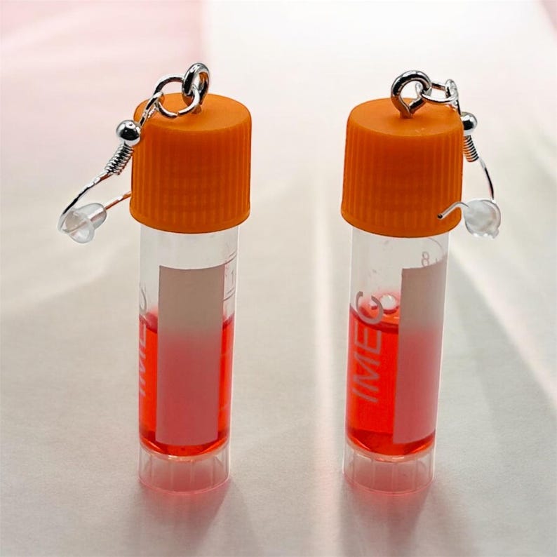 Pendientes con forma de minitubos de ensayo / Pendientes personalizables con microcontenedores para enfermeras, técnicos de laboratorio, flebotomistas y veterinarios / Accesorio divertido y colorido imagen 3