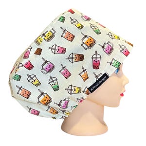 Gorro quirúrgico estilo europeo con diseño de té Boba y cierre ajustable / Gorro quirúrgico con cola de caballo / Gorro quirúrgico divertido con cola de caballo / Forro de satén