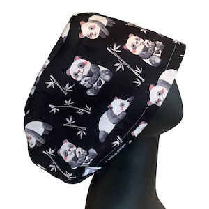 Gorro quirúrgico estilo europeo con diseño de pandas y cierre ajustable / Gorro quirúrgico con cola de caballo y diseño de panda de bambú rosa / Forro de satén