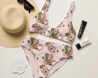 Könnte beinhalten: Pinkfarbener Bikini mit Kaktus- und Wagenrad-Druck. Das Bikinioberteil hat einen V-Ausschnitt und das Höschen ist hoch geschnitten.