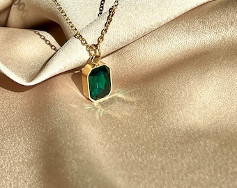 Emerald Green Birthstone Necklace, Baguette Necklace in Gold, May Birth Stone Pendant Necklace, Green Gemstone Jewelry, Gift for Her