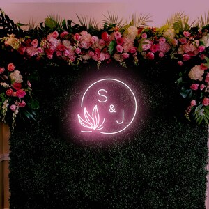 Floral Initials Wedding Neon Sign, Custom Circle Round Flower Initials  Neon Sign, Proposal Engagement LED Light Decor