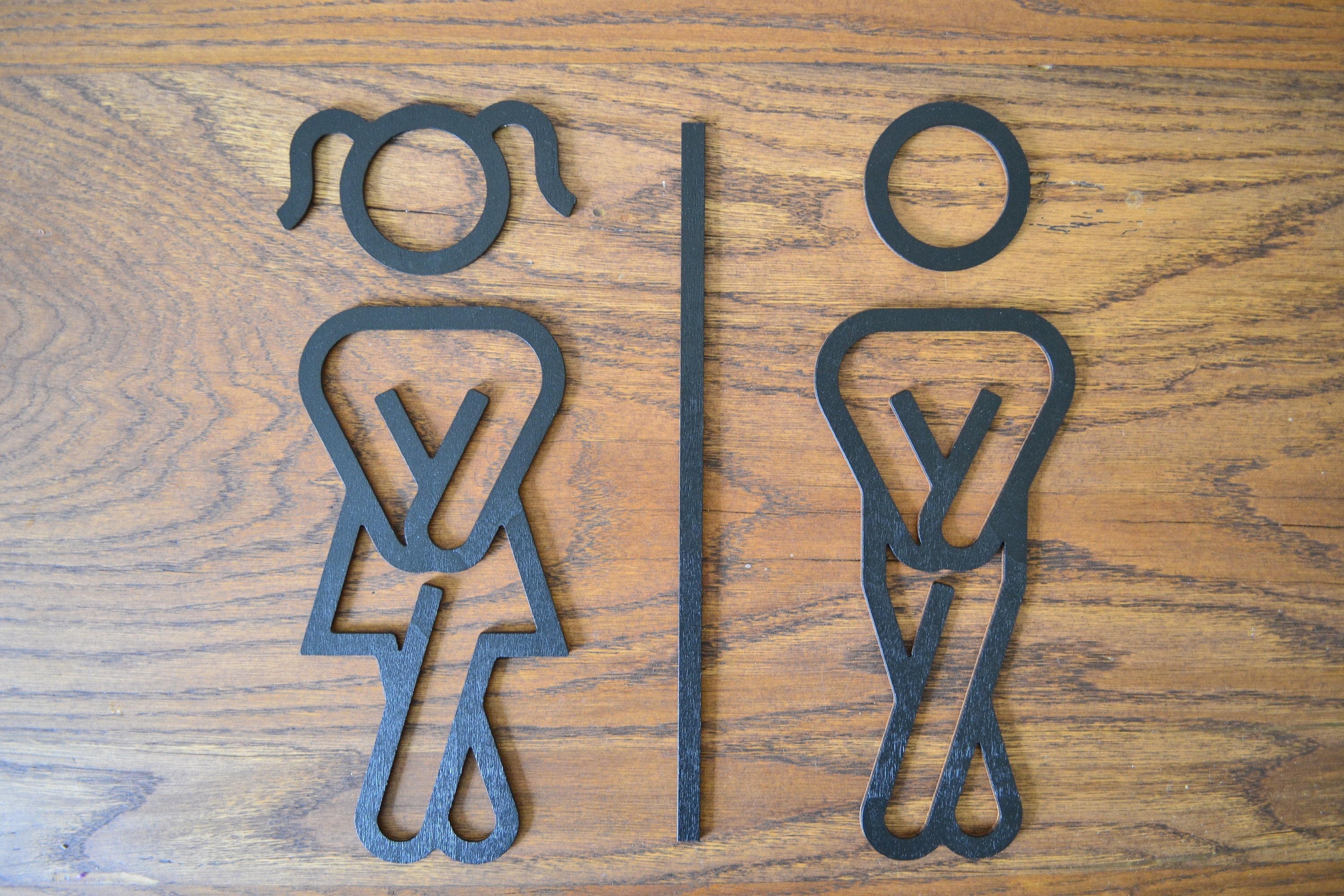 Schilder für die Toilettentür - Toilettenschilder - WC Wandtattoos Modernes Toilettenschild aus Holz – minimalistisches Türschild fürs Bad