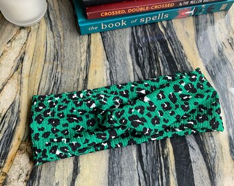 Twist headband stretchy crinkle jersey green leopard print
