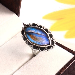 Top Quality Natural Labradorite handmade Ring Sterling Silver For Girls And Women 925 Silver Fancy Shape Vintage Look Loose Labradorite Ring