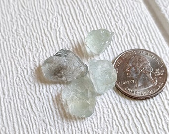 04 piezas de alta calidad Raw Natural Aquamarine Rough Mix Size Rough Shape para hacer joyas sueltas Aquamarine Raw Gemstone