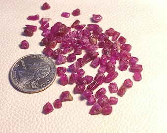 Veel natuurlijke en echte Afrikaanse robijn | Robijn met natuurlijke vorm voor het maken van sieraden| Losse Robijn Ruwe Kavel| Ruby-groothandelaar| Ruwe rode robijn