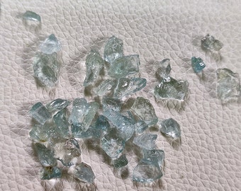 50Cts del mismo lote limpio hermoso aguamarina natural crudo transparente aguamarina suelta áspera forma natural aguamarina para joyería Z50
