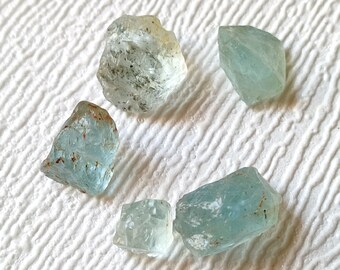 05 Pieces Top Quality Raw Natural Aquamarine Rough For Making Jewelry Mix Size Rough Shape Loose Aquamarine Rough Gemstone AQ3