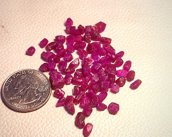 Ruw exemplaar Afrikaanse robijn | Robijn met natuurlijke vorm voor het maken van sieraden| Losse Robijn Ruwe Kavel| Ruby-groothandelaar| Ruwe rode robijn