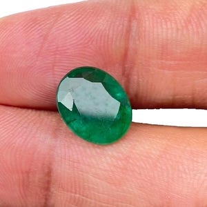 4.40 CT Zambian Emerald: Oval Cut Gemstone, AAA Quality