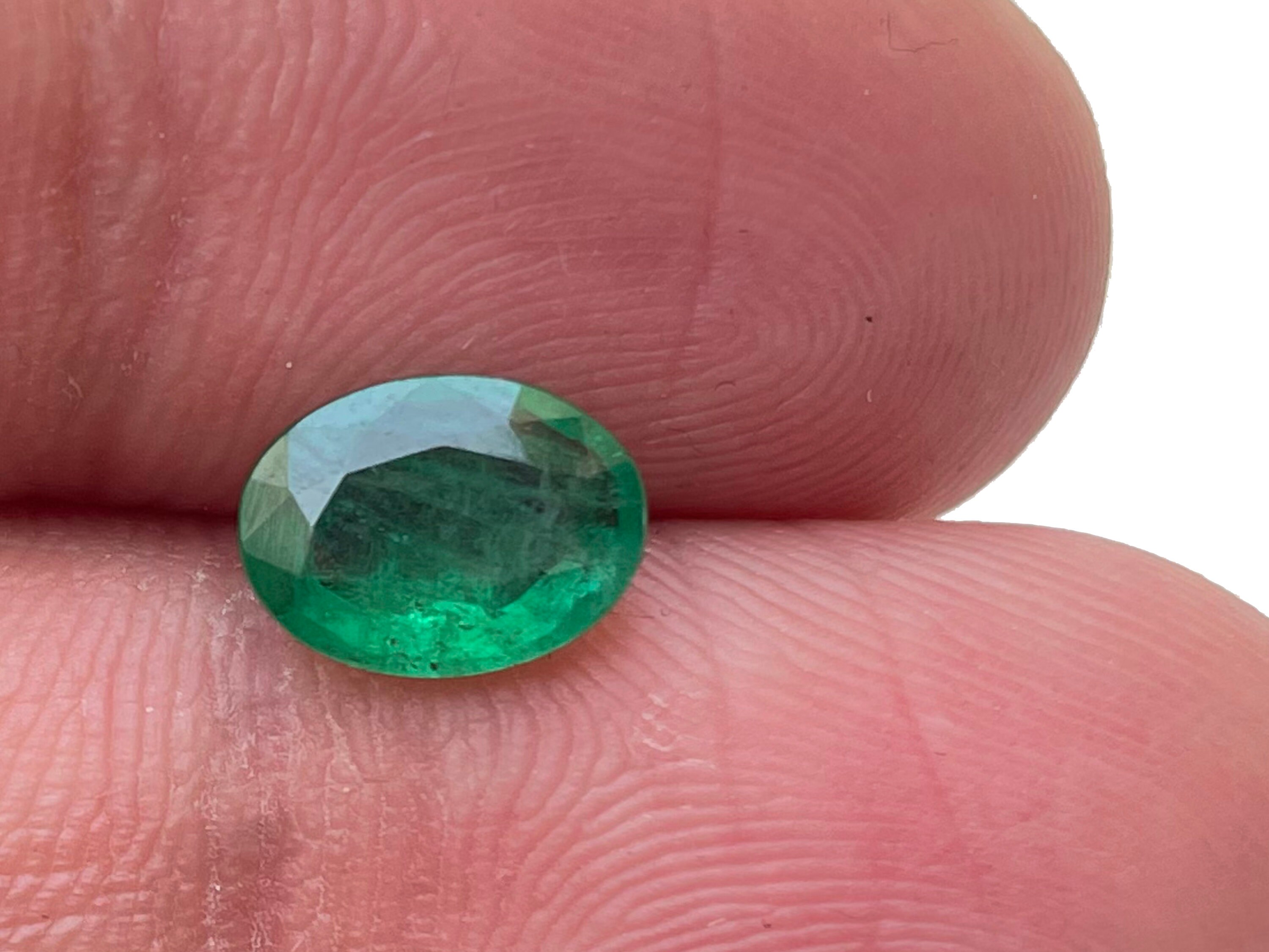 Zambian Emerald Gemstone: 1.20 ct Faceted Oval Cut, 8.6x6.5 mm
